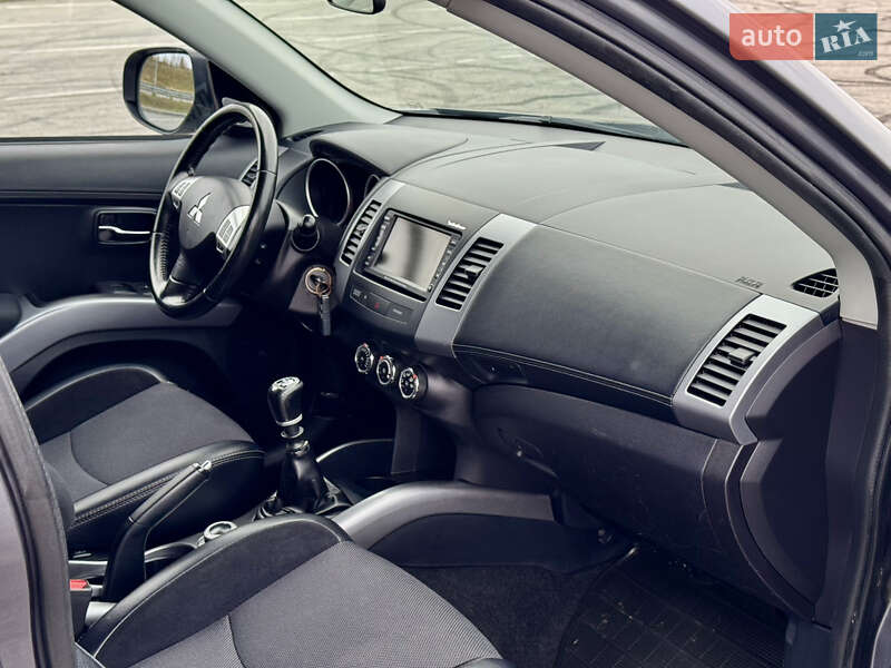 Внедорожник / Кроссовер Mitsubishi Outlander 2012 в Полтаве