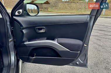 Внедорожник / Кроссовер Mitsubishi Outlander 2012 в 