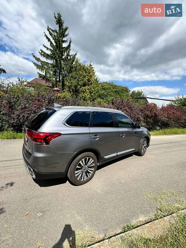 Позашляховик / Кросовер Mitsubishi Outlander 2020 в Вінниці