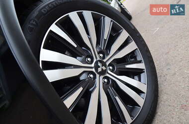 Внедорожник / Кроссовер Mitsubishi Outlander 2020 в 
