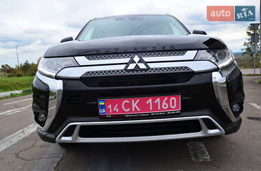 Внедорожник / Кроссовер Mitsubishi Outlander 2020 в 
