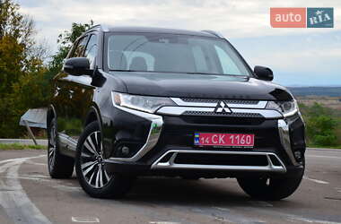 Внедорожник / Кроссовер Mitsubishi Outlander 2020 в 
