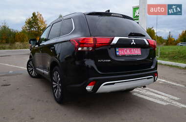 Внедорожник / Кроссовер Mitsubishi Outlander 2020 в 