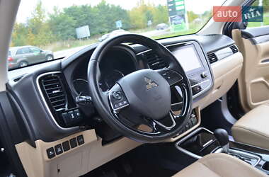 Внедорожник / Кроссовер Mitsubishi Outlander 2020 в 