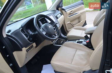 Внедорожник / Кроссовер Mitsubishi Outlander 2020 в 