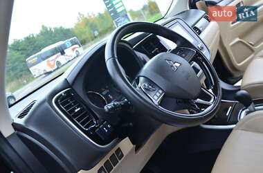 Внедорожник / Кроссовер Mitsubishi Outlander 2020 в 