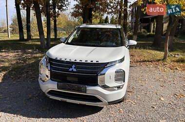Позашляховик / Кросовер Mitsubishi Outlander 2022 в Умані