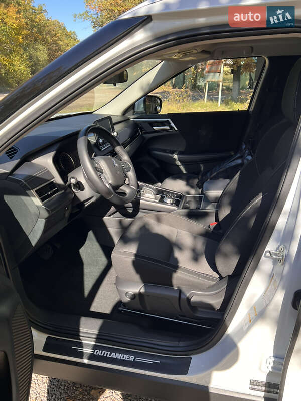 Позашляховик / Кросовер Mitsubishi Outlander 2022 в Умані