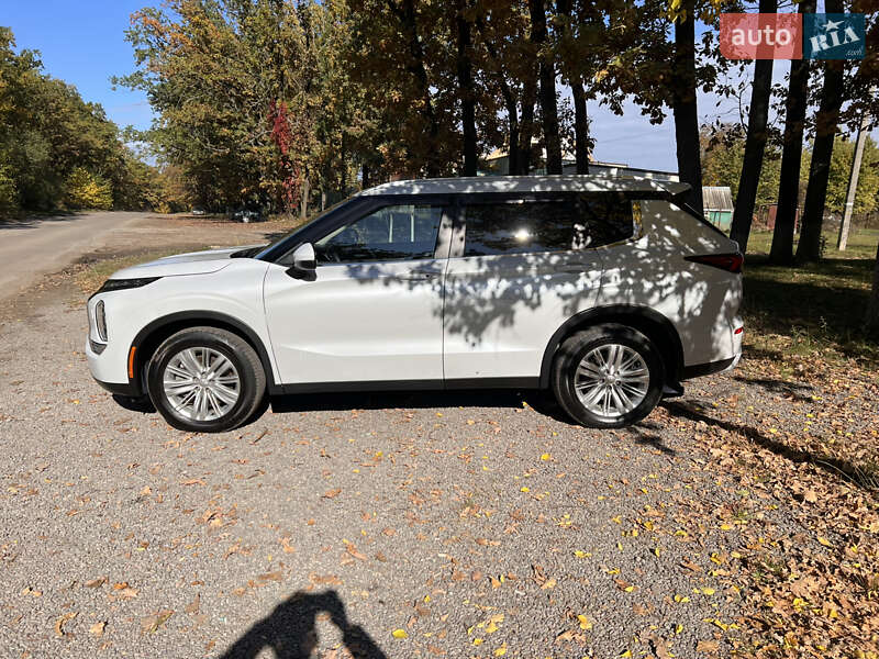 Позашляховик / Кросовер Mitsubishi Outlander 2022 в Умані