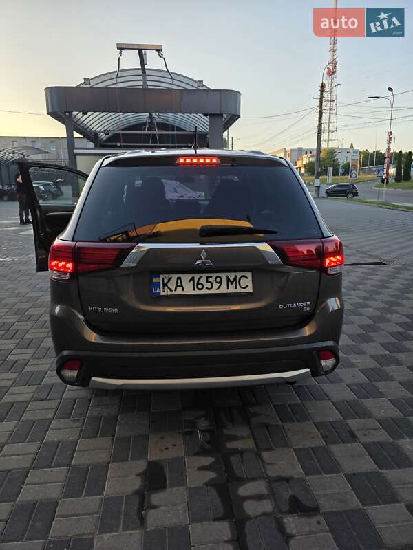 Внедорожник / Кроссовер Mitsubishi Outlander 2015 в Хмельницком