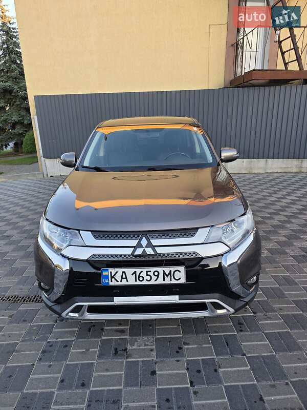 Внедорожник / Кроссовер Mitsubishi Outlander 2015 в Хмельницком