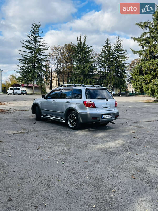 Внедорожник / Кроссовер Mitsubishi Outlander 2005 в Новоархангельске