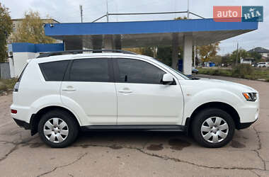 Позашляховик / Кросовер Mitsubishi Outlander 2011 в  фото 10 Позашляховик / Кросовер Mitsubishi Outlander 2011 в