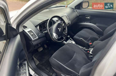 Позашляховик / Кросовер Mitsubishi Outlander 2011 в  фото 17 Позашляховик / Кросовер Mitsubishi Outlander 2011 в