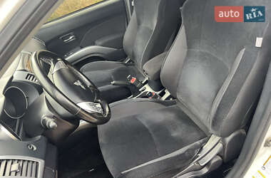Позашляховик / Кросовер Mitsubishi Outlander 2011 в  фото 18 Позашляховик / Кросовер Mitsubishi Outlander 2011 в