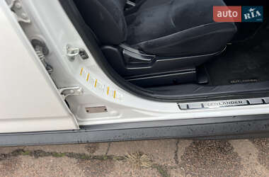 Позашляховик / Кросовер Mitsubishi Outlander 2011 в  фото 31 Позашляховик / Кросовер Mitsubishi Outlander 2011 в