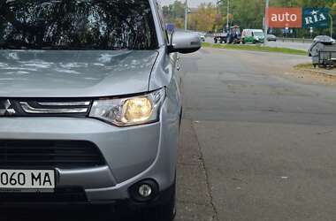 Внедорожник / Кроссовер Mitsubishi Outlander 2012 в Киеве