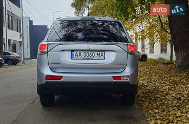 Внедорожник / Кроссовер Mitsubishi Outlander 2012 в 
