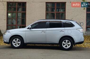 Внедорожник / Кроссовер Mitsubishi Outlander 2012 в 