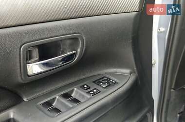 Внедорожник / Кроссовер Mitsubishi Outlander 2012 в 