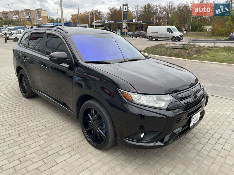 Внедорожник / Кроссовер Mitsubishi Outlander 2018 в Полтаве