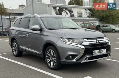 Позашляховик / Кросовер Mitsubishi Outlander 2019 в Києві