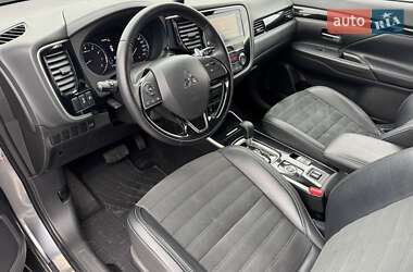 Внедорожник / Кроссовер Mitsubishi Outlander 2019 в 