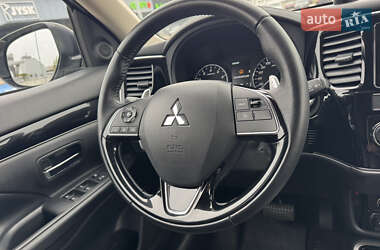 Внедорожник / Кроссовер Mitsubishi Outlander 2019 в 