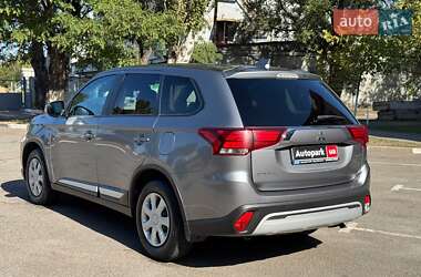 Внедорожник / Кроссовер Mitsubishi Outlander 2021 в 