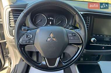 Внедорожник / Кроссовер Mitsubishi Outlander 2021 в 