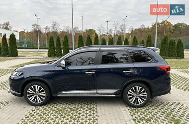 Позашляховик / Кросовер Mitsubishi Outlander 2022 в 