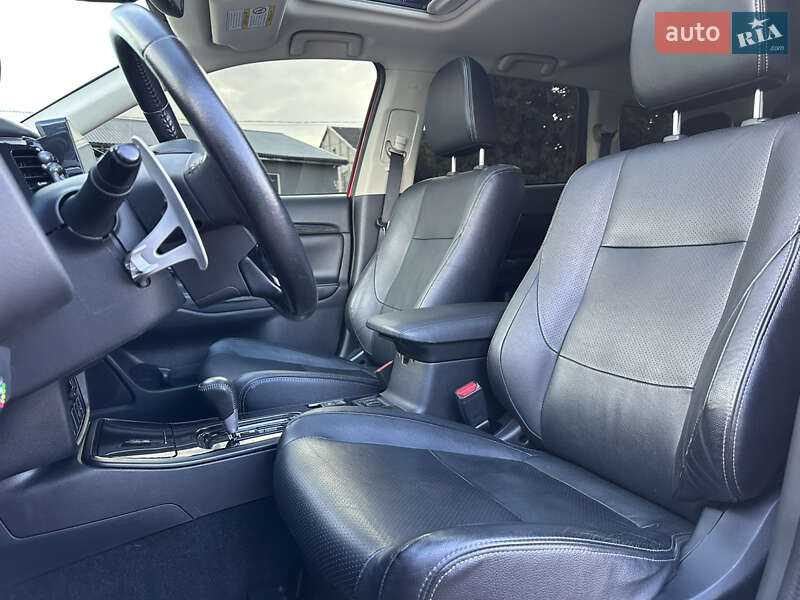 Позашляховик / Кросовер Mitsubishi Outlander 2016 в Львові фото 17 Позашляховик / Кросовер Mitsubishi Outlander 2016 в Львові