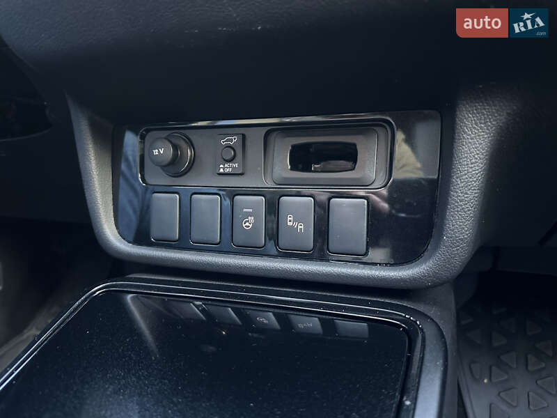 Позашляховик / Кросовер Mitsubishi Outlander 2016 в Львові фото 27 Позашляховик / Кросовер Mitsubishi Outlander 2016 в Львові