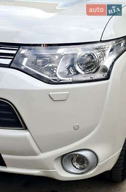 Позашляховик / Кросовер Mitsubishi Outlander 2014 в  фото 3 Позашляховик / Кросовер Mitsubishi Outlander 2014 в
