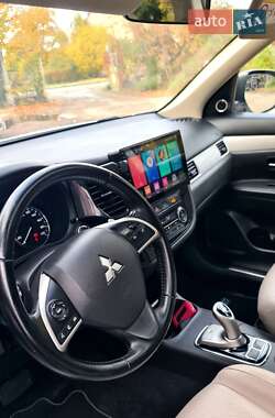 Позашляховик / Кросовер Mitsubishi Outlander 2014 в  фото 28 Позашляховик / Кросовер Mitsubishi Outlander 2014 в