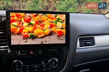 Позашляховик / Кросовер Mitsubishi Outlander 2014 в  фото 43 Позашляховик / Кросовер Mitsubishi Outlander 2014 в