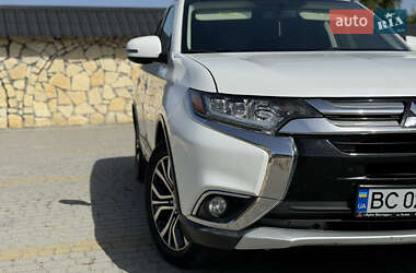 Внедорожник / Кроссовер Mitsubishi Outlander 2015 в 