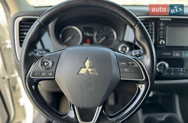Внедорожник / Кроссовер Mitsubishi Outlander 2015 в 