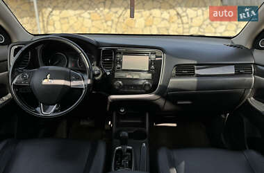 Внедорожник / Кроссовер Mitsubishi Outlander 2015 в 