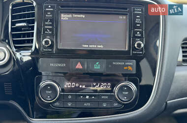 Внедорожник / Кроссовер Mitsubishi Outlander 2015 в 