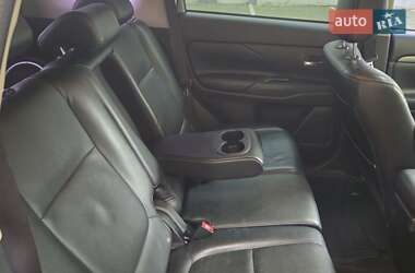 Внедорожник / Кроссовер Mitsubishi Outlander 2012 в 