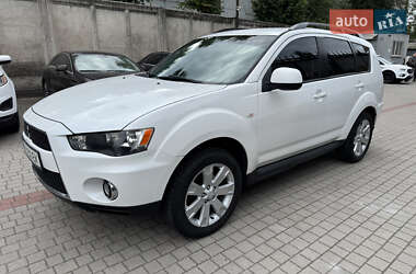 Внедорожник / Кроссовер Mitsubishi Outlander 2010 в 