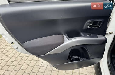 Внедорожник / Кроссовер Mitsubishi Outlander 2010 в 