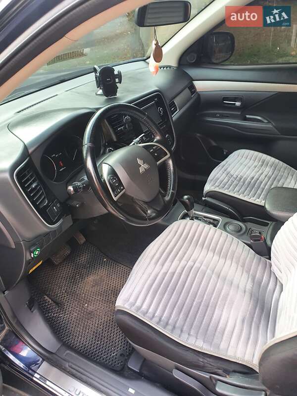 Внедорожник / Кроссовер Mitsubishi Outlander 2013 в Кривом Роге