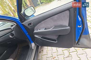 Внедорожник / Кроссовер Mitsubishi Outlander 2003 в 