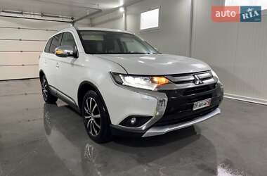 Позашляховик / Кросовер Mitsubishi Outlander 2016 в  Позашляховик / Кросовер Mitsubishi Outlander 2016 в
