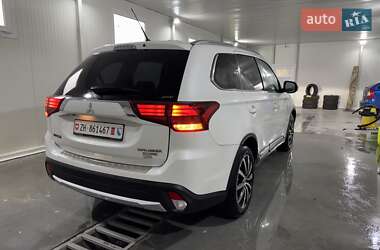 Позашляховик / Кросовер Mitsubishi Outlander 2016 в  фото 8 Позашляховик / Кросовер Mitsubishi Outlander 2016 в