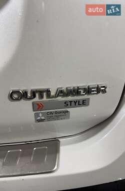 Позашляховик / Кросовер Mitsubishi Outlander 2016 в  фото 32 Позашляховик / Кросовер Mitsubishi Outlander 2016 в