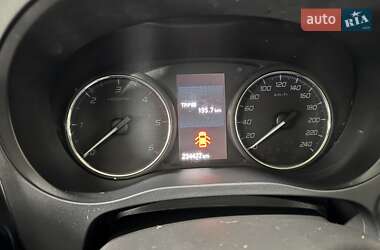 Позашляховик / Кросовер Mitsubishi Outlander 2016 в  фото 40 Позашляховик / Кросовер Mitsubishi Outlander 2016 в