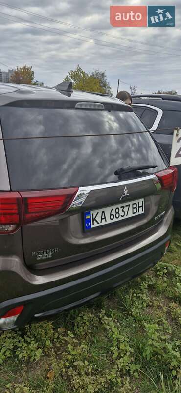 Внедорожник / Кроссовер Mitsubishi Outlander 2018 в Киеве
